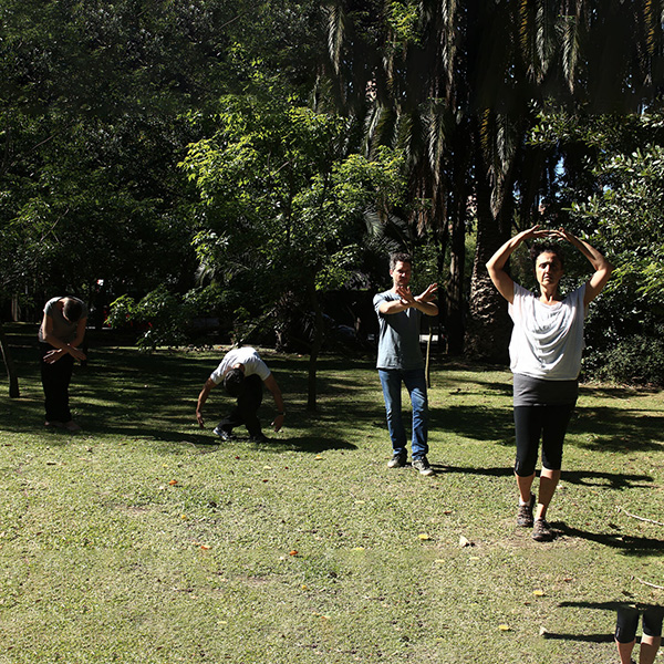 Alejandro Dambrosi junto a alumnos.